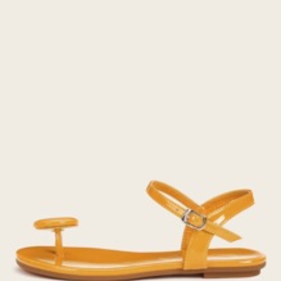 Women Toe Post Yellow Buckle Strap Flat Sandals US Sz 8.5 - Picture 3 of 7